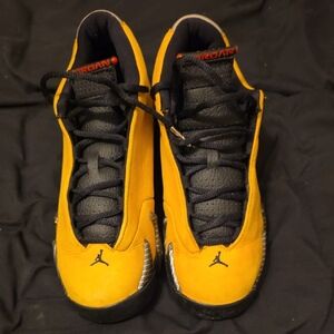 Jordan Men's Yellow and Black Low-Top Sneakers